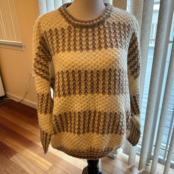 Grey Bandit Dana Sweater - Small NWT - Picture 4 of 9